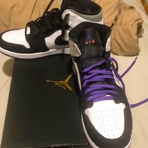 Jordan 1’s good condition purple and black
